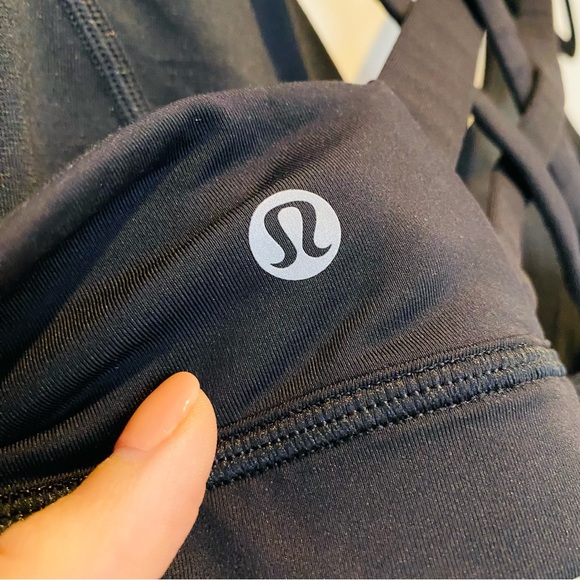 Lululemon Stash N’ Run Bra in Black, Size 12 - Picture 6 of 7
